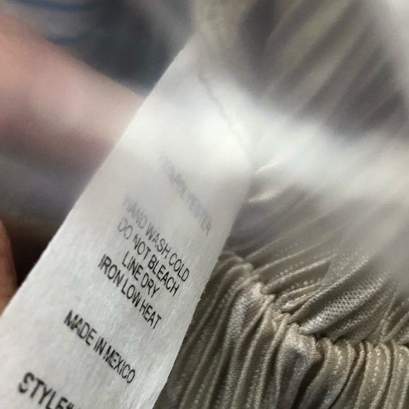 🍀LAST ONE🍀🎉HOST PICK🎉 Gorgeous champagne colored pleated summer jumpsuit - Picture 5 of 6